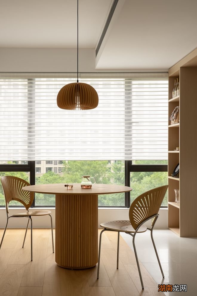 年轻夫妻的去风格化美居，都市人的自然宁静、有治愈力的“庇护所”