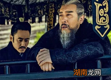 何夔为什么每次上朝时都要带着毒药？他为什么没被杖责？