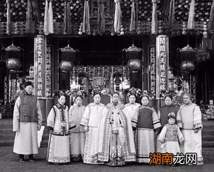 古代皇帝的妃子每个月都有俸禄 换做现在大概是多少钱