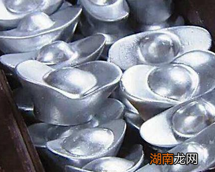 古代皇帝的妃子每个月都有俸禄 换做现在大概是多少钱