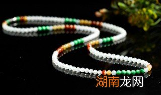 翡翠板戒当吊坠用什么项链好看吗