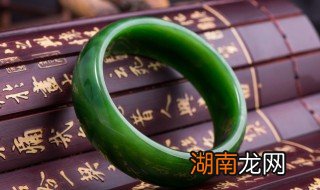 翡翠镯摔碎了意味什么,翡翠手镯摔裂了意味什么