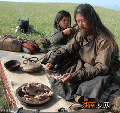 古代游牧民族每天都吃些什么 他们顿顿都吃肉吗