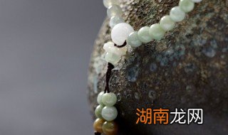 翡翠原石裂纹 翡翠石裂什么样