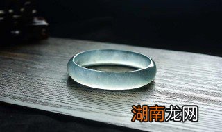 翡翠手镯的鉴定方法 怎么简单鉴定翡翠手镯
