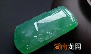 翡翠竹子吊坠寓意是什么 翡翠上雕刻竹子有什么含义吗