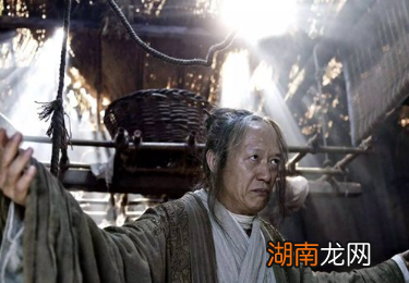 赵高和魏忠贤都曾权倾朝野,为什么两人之间有那么大的差距?