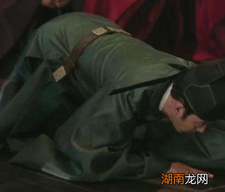 古代大臣手里拿着长板子叫什么 这个东西有什么作用