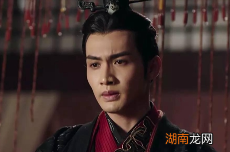 秦始皇嬴政的文化水平如何？他平时接受的是怎样的教育？