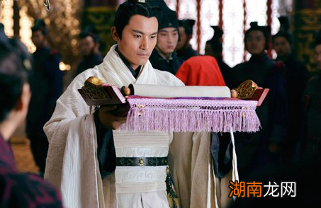 荆轲刺杀秦王并并没有成功,为什么左思还那么崇拜他?