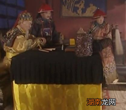 清朝黄马褂到底有什么特权 大臣为什么都喜欢穿着炫耀