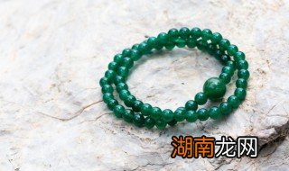 绿翡翠怎么分辨真假鉴别 绿色翡翠怎么辨别好坏?