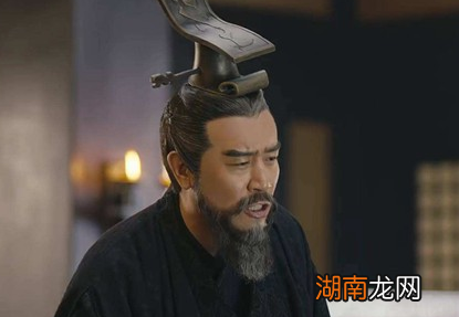 以仁义闻名的张鲁为什么更青睐曹操而不是仁义的刘备？