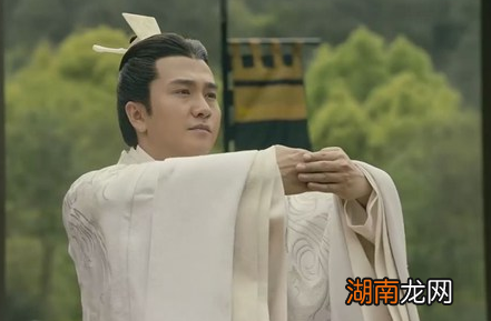 曹操为什么要让杨修死?他的死与自身的才华有什么关系?