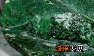 满绿的翡翠毛石怎么看 满绿的翡翠原石