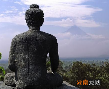 大乘佛教和小乘佛教相比 为什么一个不能吃肉,一个可以吃肉