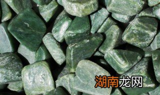 什么是翡翠原石蟒带,翡翠原石蟒带怎么看