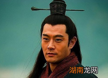 孙策去世后，周瑜为什么没有把握机会自立为王？