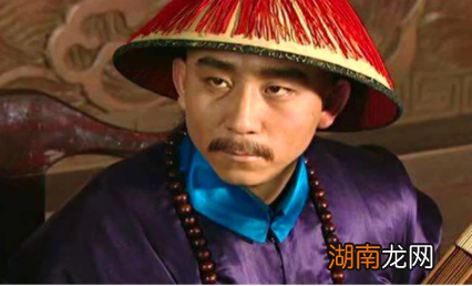 岳钟琪犯了什么错,他以什么罪名被拘禁的?