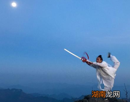 古代道士为什么随身携带宝剑 宝剑在道教的作用是什么