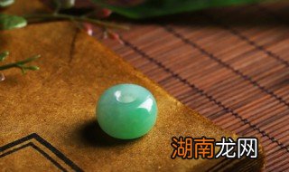 翡翠吊坠有哪些形状 翡翠吊坠上会有什么字母