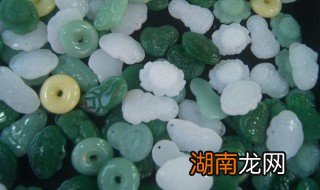 翡翠金鱼怎么描写,小金鱼翡翠