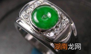 男人戴翡翠戒指有什么好处 男人戴翡翠戒指寓意什么