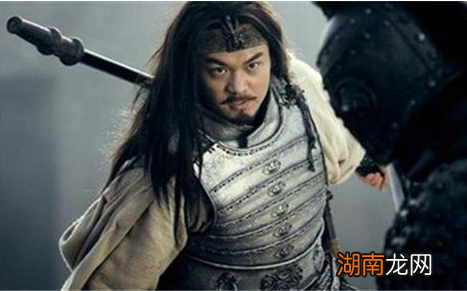 纪灵的胆识和统兵能力如何?他和许褚相比谁更厉害?