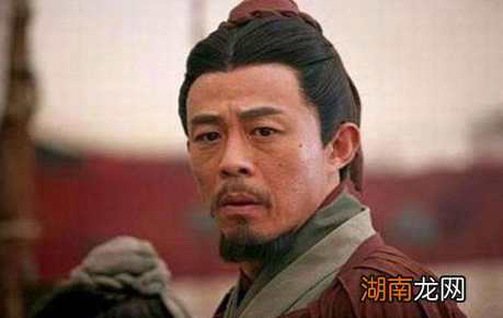 周瑜在东吴集团的作用和地位是怎样的？他是如何看到刘备的？