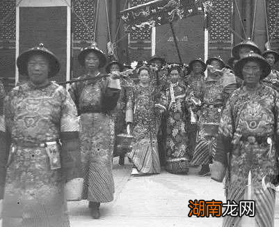 清朝时期的照片为什么那么黑 其实原因很简单