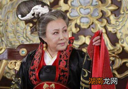 武则天在文学方面的造诣如何？她写过什么样的诗词？