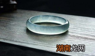 怎么鉴别老坑翡翠手镯 什么是老坑翡翠手镯