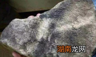 莫西沙翡翠原石挑选的技巧和知识 莫西沙翡翠原石怎么样