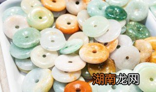 怎么形容翡翠的雕刻美 怎么形容翡翠的雕刻