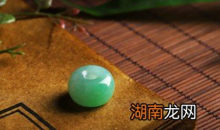 翡翠手镯表面有裂痕怎么办,翡翠手镯表面有裂纹怎么办