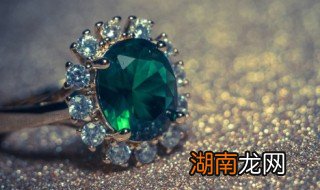 翡翠手镯裂痕怎么看 翡翠镯子怎么看裂痕