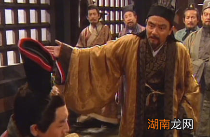 张昭为东吴的发展做出了很大贡献,为何孙权不喜欢张昭呢?