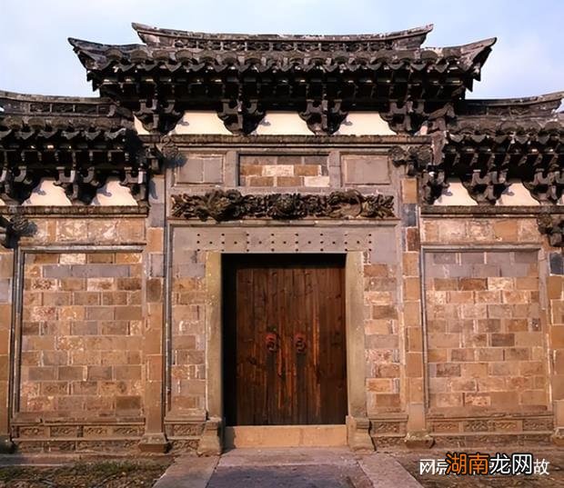 俗语:“大门对虎头,财走人也愁”,啥是虎头?这句话有何道理?