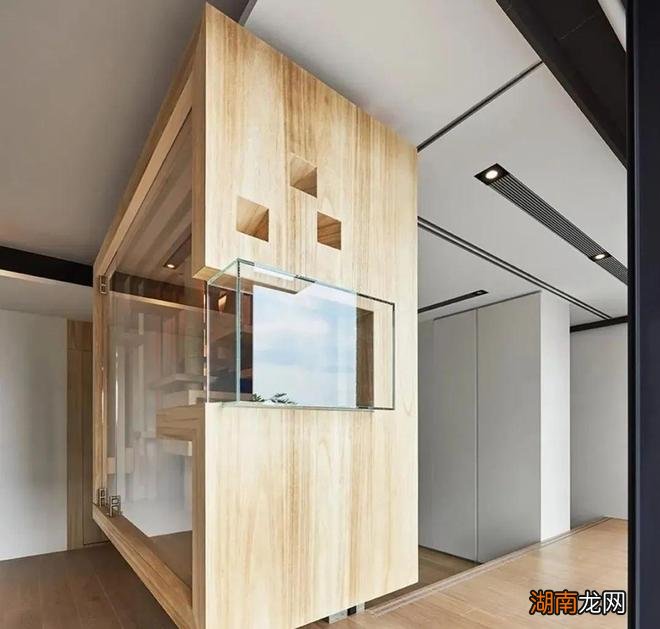 靠一面猫箱实现互不干扰，家务活上省心了，就连家具都能完好无损