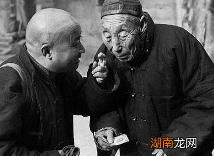 古代太监是怎么上厕所的 古人是站着上厕所还是蹲着上厕所的