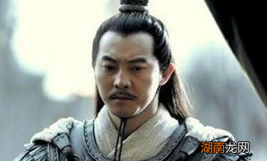 袁术为何敢率先称帝呢？真的是他昏庸吗？