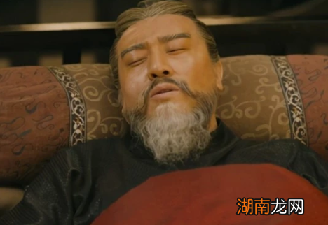 为什么曹操没有称帝,反而在他死后他的儿子称帝了?