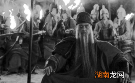 关羽丢的荆州只是三个郡而已,为何对刘备打击那么大呢?