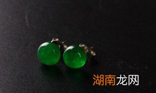 翡翠挂件叶子什么寓意 翡翠挂件叶子什么寓意图片