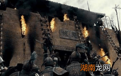 古代打仗攻城时，为什么没有选择用火烧城门？