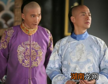 弘历在雍正暴毙后，为什么趴在地上哭的稀里哗啦？