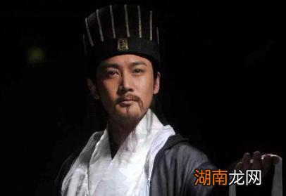 从战略、战术等角度分析，为什么诸葛亮要让关羽守着华容道？