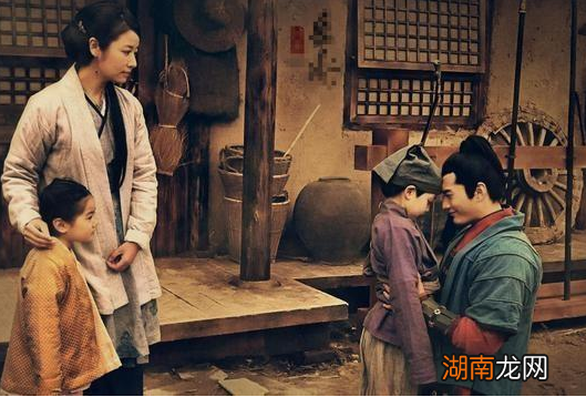 岳飞为什么会被狱卒哄骗?他死前在墙壁上写下了什么?