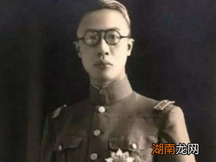 溥仪看到乾隆亲笔所题的石碑时，为什么会激动落泪？