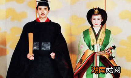 日本为何能“万世一系”,而不像古代中国会“改朝换代”呢?